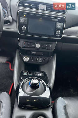 Хэтчбек Nissan Leaf 2017 в 