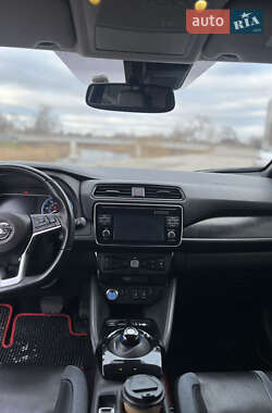Хэтчбек Nissan Leaf 2017 в 