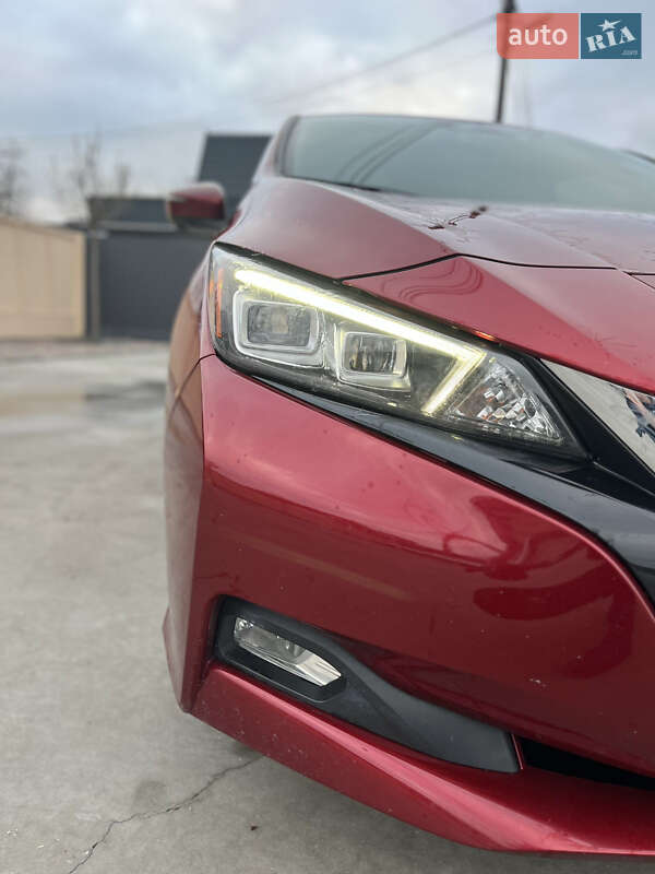 Хэтчбек Nissan Leaf 2017 в Днепре