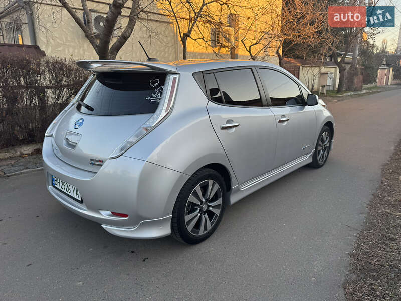 Хетчбек Nissan Leaf 2015 в Одесі