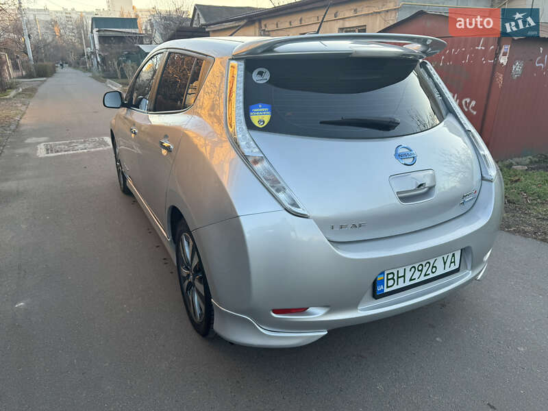 Хетчбек Nissan Leaf 2015 в Одесі