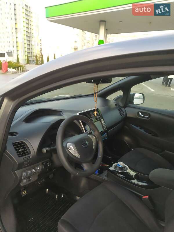 Хетчбек Nissan Leaf 2015 в Житомирі