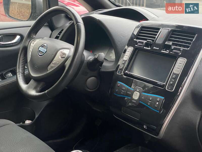 Хэтчбек Nissan Leaf 2016 в Киеве