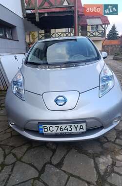 Хэтчбек Nissan Leaf 2012 в Сходнице