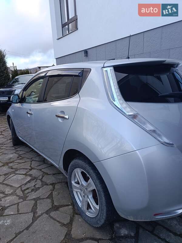 Хетчбек Nissan Leaf 2012 в Східниці
