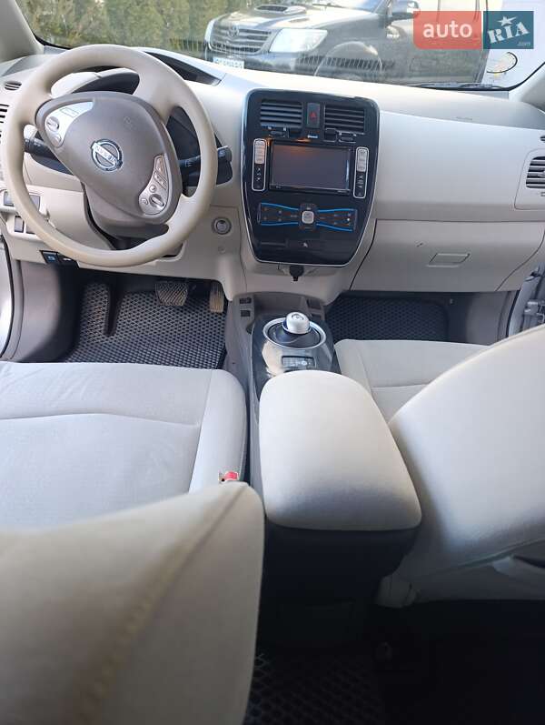 Хетчбек Nissan Leaf 2012 в Східниці