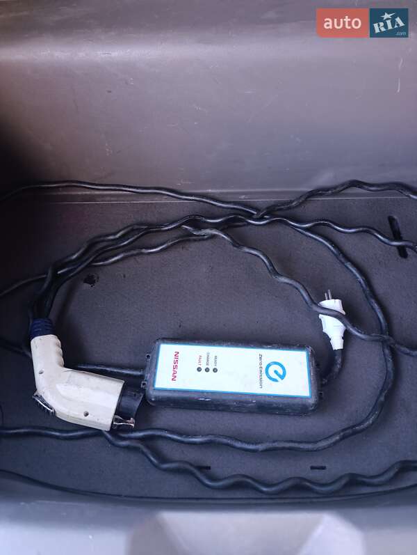 Хетчбек Nissan Leaf 2012 в Східниці