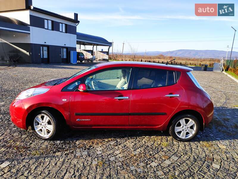Хэтчбек Nissan Leaf 2012 в Иршаве