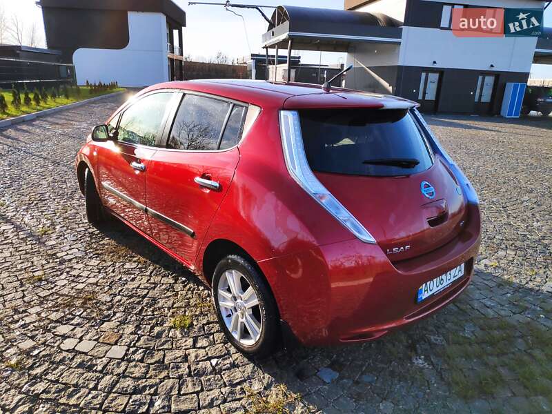 Хэтчбек Nissan Leaf 2012 в Иршаве