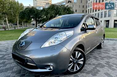 Хетчбек Nissan Leaf 2014 в Дніпрі