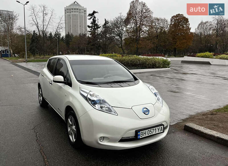 Хэтчбек Nissan Leaf 2012 в Одессе