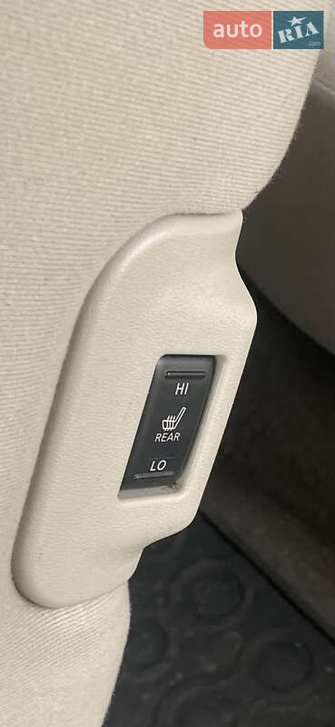 Хетчбек Nissan Leaf 2012 в Ужгороді