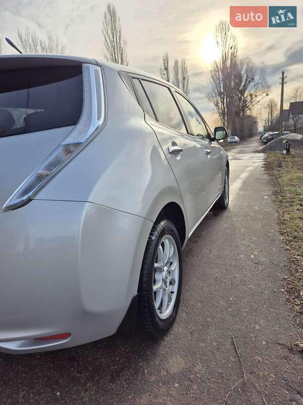Хэтчбек Nissan Leaf 2012 в Киеве
