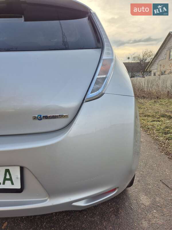 Хэтчбек Nissan Leaf 2012 в Киеве