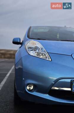 Хэтчбек Nissan Leaf 2010 в 