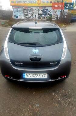 Хэтчбек Nissan Leaf 2013 в Вышгороде