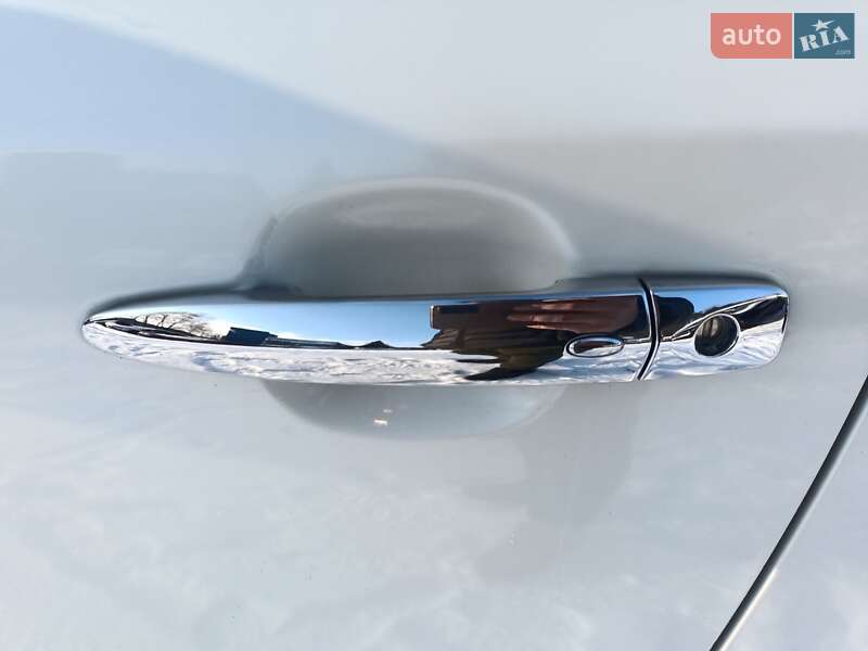 Хетчбек Nissan Leaf 2014 в Луцьку