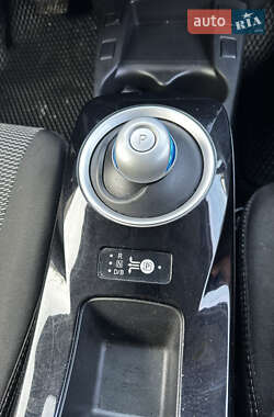 Хэтчбек Nissan Leaf 2016 в 