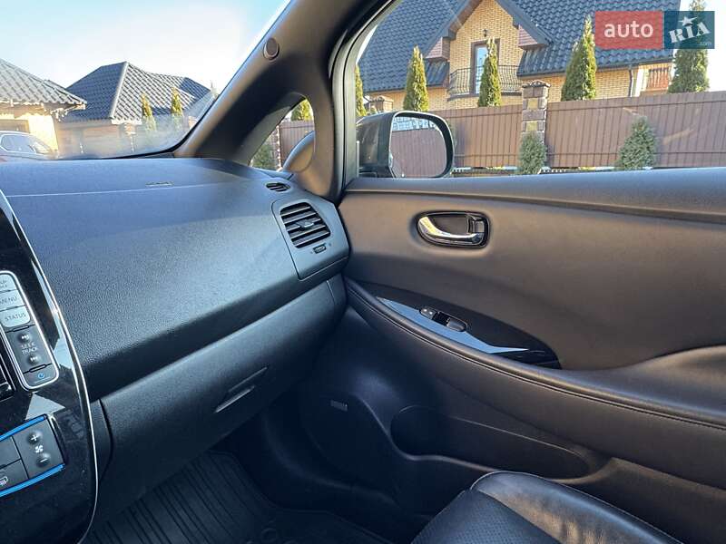 Хэтчбек Nissan Leaf 2016 в Ровно