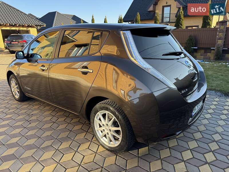 Хэтчбек Nissan Leaf 2016 в Ровно