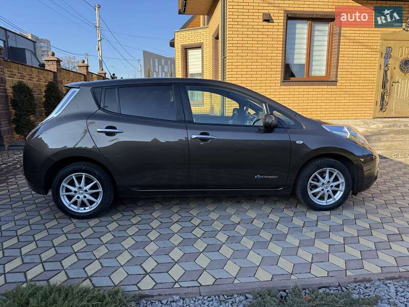 Хэтчбек Nissan Leaf 2016 в Ровно