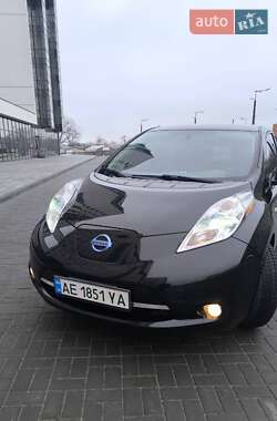 Хетчбек Nissan Leaf 2015 в Дніпрі