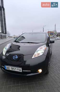 Хэтчбек Nissan Leaf 2015 в 