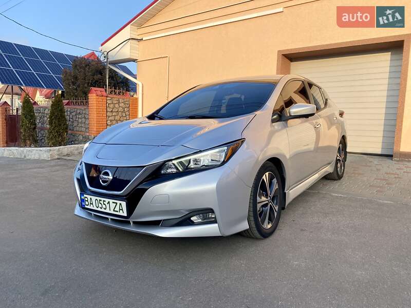 Хэтчбек Nissan Leaf 2020 в 