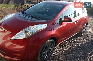Хэтчбек Nissan Leaf 2015 в 