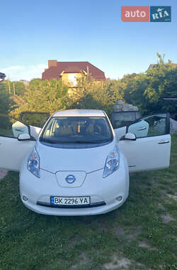 Хетчбек Nissan Leaf 2014 в Рівному