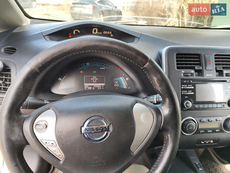 Хэтчбек Nissan Leaf 2014 в Днепре