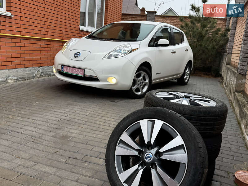 Хетчбек Nissan Leaf 2015 в Вінниці