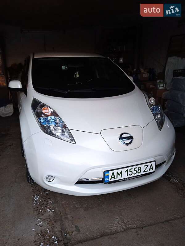 Хэтчбек Nissan Leaf 2017 в 