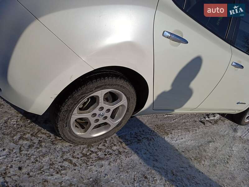 Хэтчбек Nissan Leaf 2012 в Виннице
