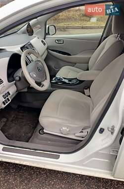 Хэтчбек Nissan Leaf 2012 в Березане