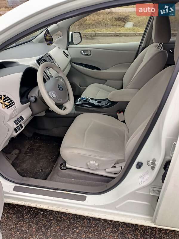 Хэтчбек Nissan Leaf 2012 в Березане