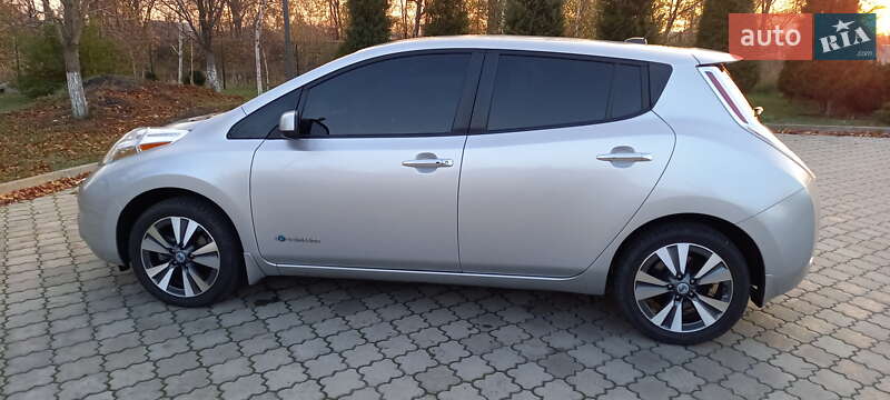 Хэтчбек Nissan Leaf 2016 в Павлограде