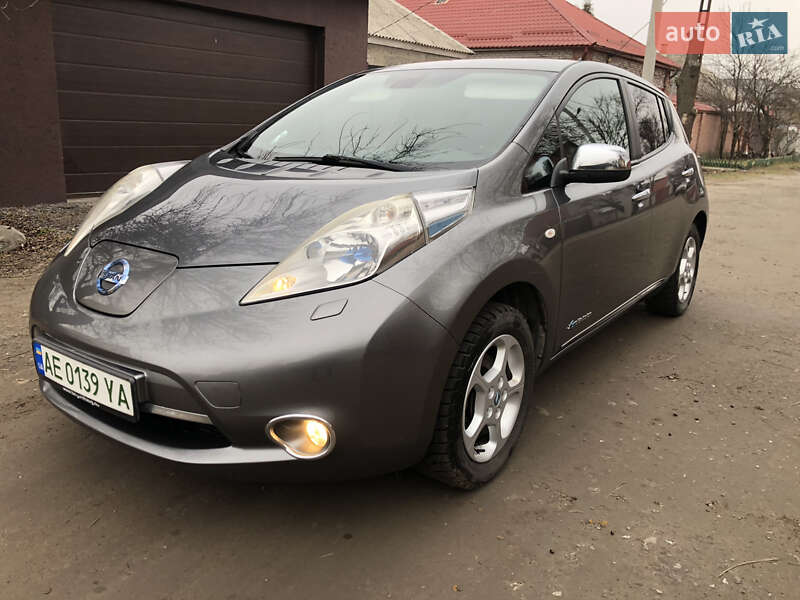 Хетчбек Nissan Leaf 2013 в Дніпрі