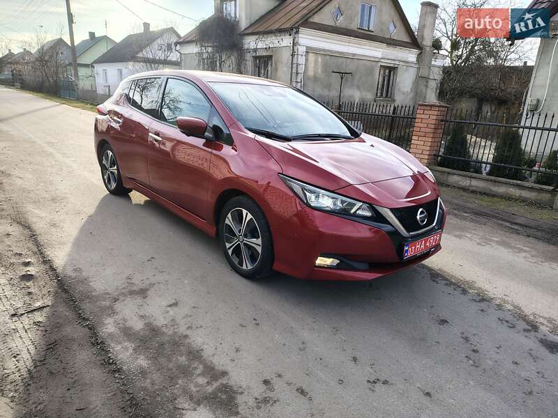 Хэтчбек Nissan Leaf 2018 в Дубно