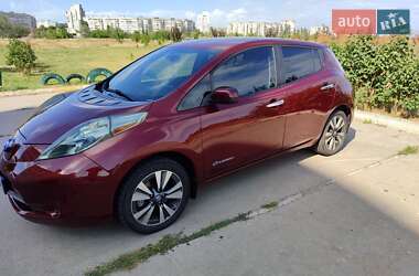 Хэтчбек Nissan Leaf 2016 в Херсоне