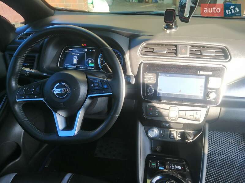 Хэтчбек Nissan Leaf 2017 в Киеве