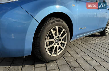 Хетчбек Nissan Leaf 2013 в 