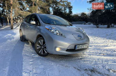 Хетчбек Nissan Leaf 2015 в Дніпрі