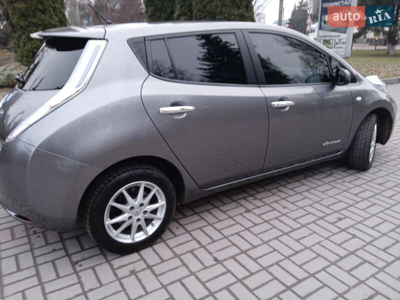 Хэтчбек Nissan Leaf 2015 в Тернополе