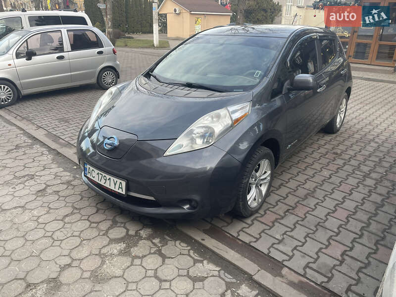 Хетчбек Nissan Leaf 2013 в 