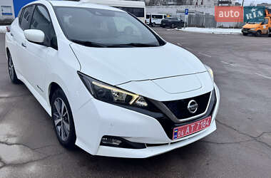 Хэтчбек Nissan Leaf 2018 в Черняхове