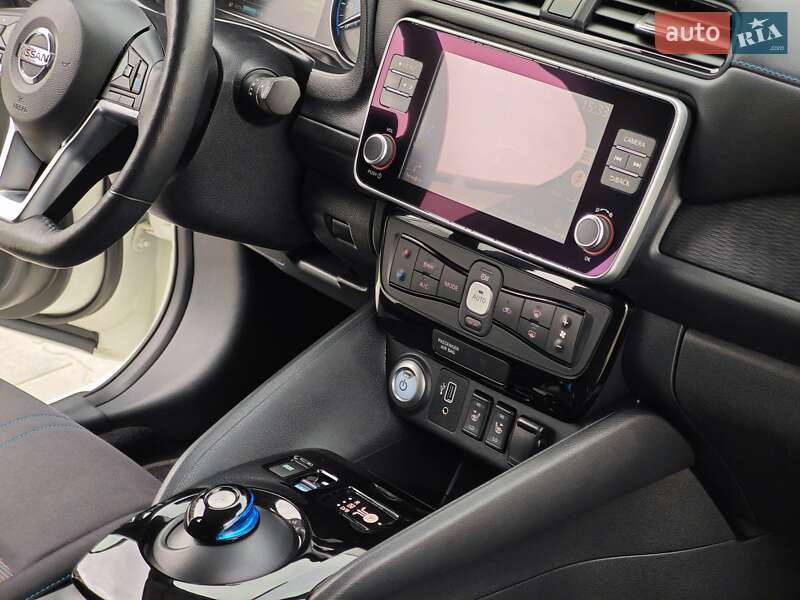 Хэтчбек Nissan Leaf 2020 в Дубно