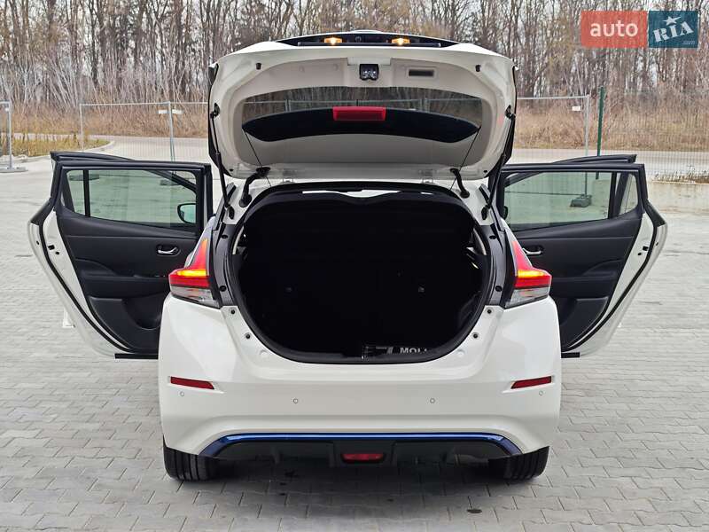 Хэтчбек Nissan Leaf 2020 в Дубно