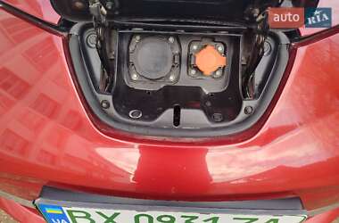 Хэтчбек Nissan Leaf 2012 в 