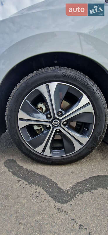 Хэтчбек Nissan Leaf 2021 в Днепре